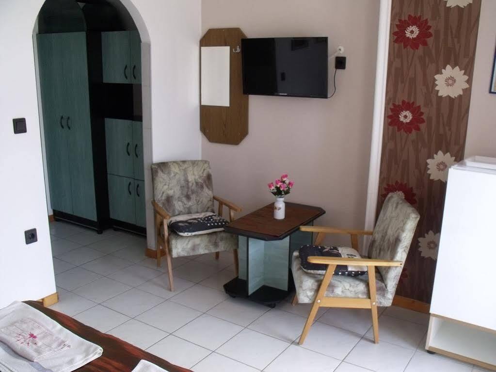 Korona Panzio Bed & Breakfast Balatonfured Exterior photo
